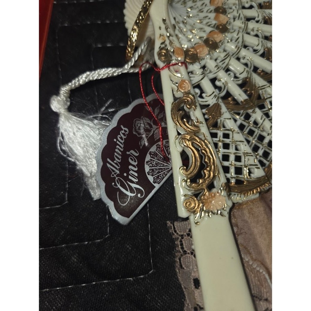 Giner Spanish Hand Fan Floral Lace Gold Accents Tassel with Box - Picture 4 of 8